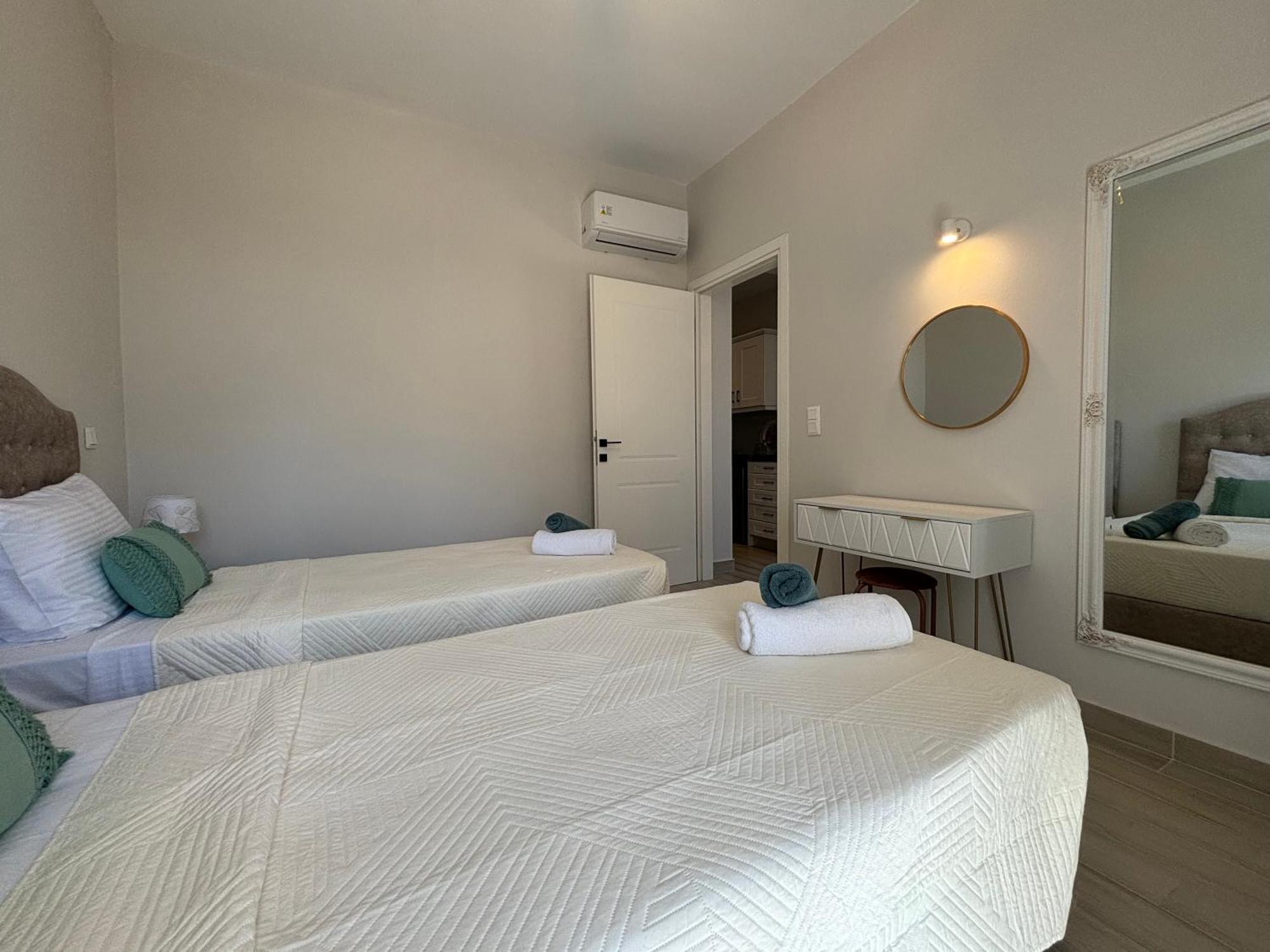 Mayflower Apartments Kassiopi Bagian luar foto