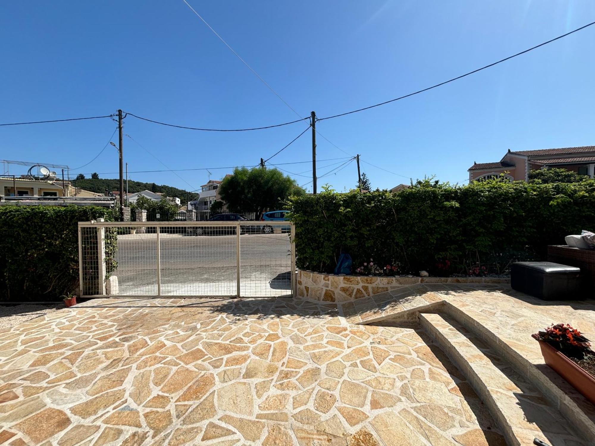 Mayflower Apartments Kassiopi Bagian luar foto